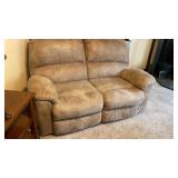 Electric recliner loveseat