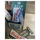 Tote w/pics & wall hangings