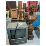 Tv & statue