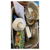 Smoothie maker, tins, kitchen utensils