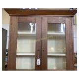 3 shelf display cabinet - missing one handle