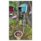 Birdhouse and short bird bath