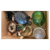 Turtle ash trays, animal figurines