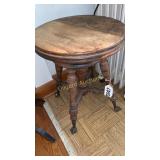 Piano stool (Claw & ball feet)