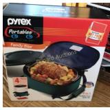 Pyrex portable insulated carrier