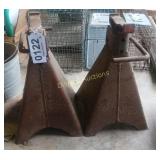 (2) Jack stands