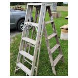 Aluminum & wood 5 ft step ladders