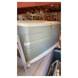 Plastic storage container