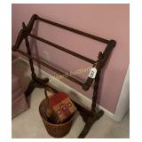 Quilt rack with baskets