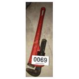 Medium sized pipe wrench