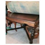 Wood dining table with 4 leaves and pads (nothing