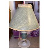 Table lamp, (2) vases