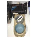 Ceramic tray bowls and AM/FM radio