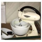 Hamilton Beach mixer and bowls