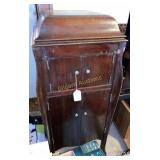 Victrola (21"x17"x42")