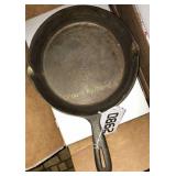 Cast iron skillet 8"