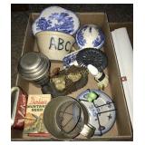 Velvet cigarettes box, Americana night light, more