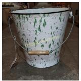 Enamel type decorative bucket