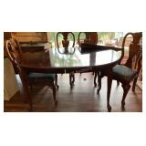 Dinning room table and 6 chairs (Approx 62" wide)