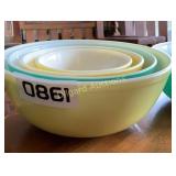Pyrex nesting mixing bowls