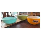 (3) Pyrex bowls