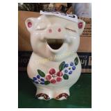 Pig pitcher