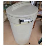 Rubbermaid trashcan