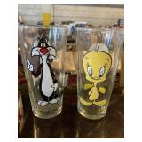 Vintage Looney Tunes drinking glasses