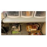 Plastic table (WITHOUT CONTENTS)