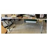 White plastic foldable table (WITHOUT CONTENTS)