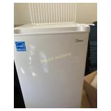 Midea mini fridge( freezer?)