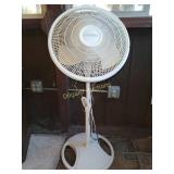 Lasko pedastal fan