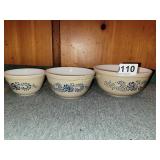 (3) Nesting Pyrex bowls