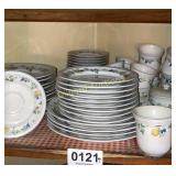 Set of Nanci stoneware dishes