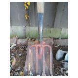 Shovel and pitch fork