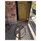 Metal hanging basket holder