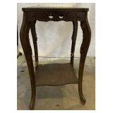 Wooden stand & Doilie (16'x27')