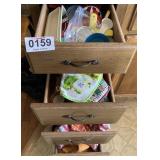 4-drawers of kitchen ware, towels, mits, aprons