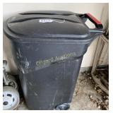 Rubbermaid trashcan