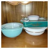 Pyrex Nesting bowls, baking dishes, small bowls