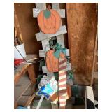 Holiday lawn decor
