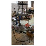 Metal corner shelf
