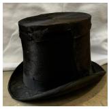 De Cumb E mens top hat