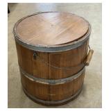Wooden bucket with lid
