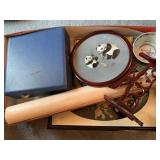 Oriental calendar, pictures plate set and more