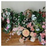 Artificial flowers/vases and wreath
