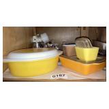 (4) Pyrex dishes
