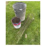 Trashcan, 5 gallon bucket, tomato cages