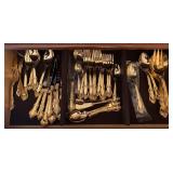 Flatware set