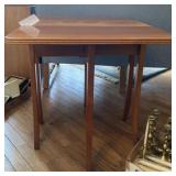 Drop leaf table (24'x22'x27')